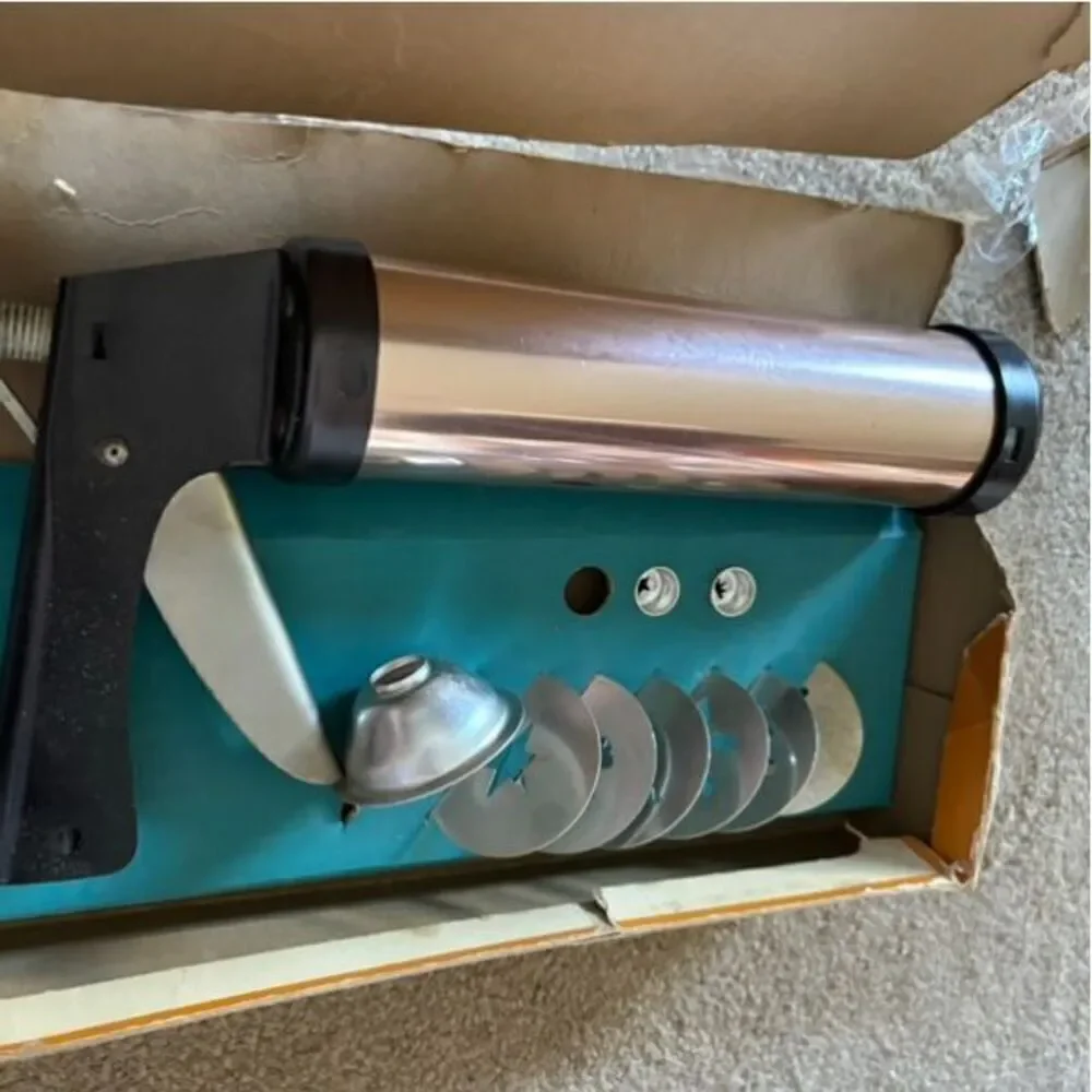 West Bend Cookie Chef And Pastry Gun With Discs And Tips